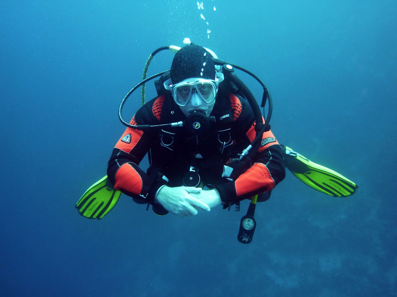gallery-6 A diver in a drysuit exploring the ocean depths with full scuba gear.